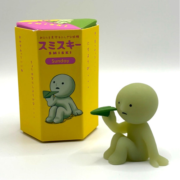Authentic Smiski Paper Airplane Mini Figure from Sunday Series - NEW - Picture 1 of 5